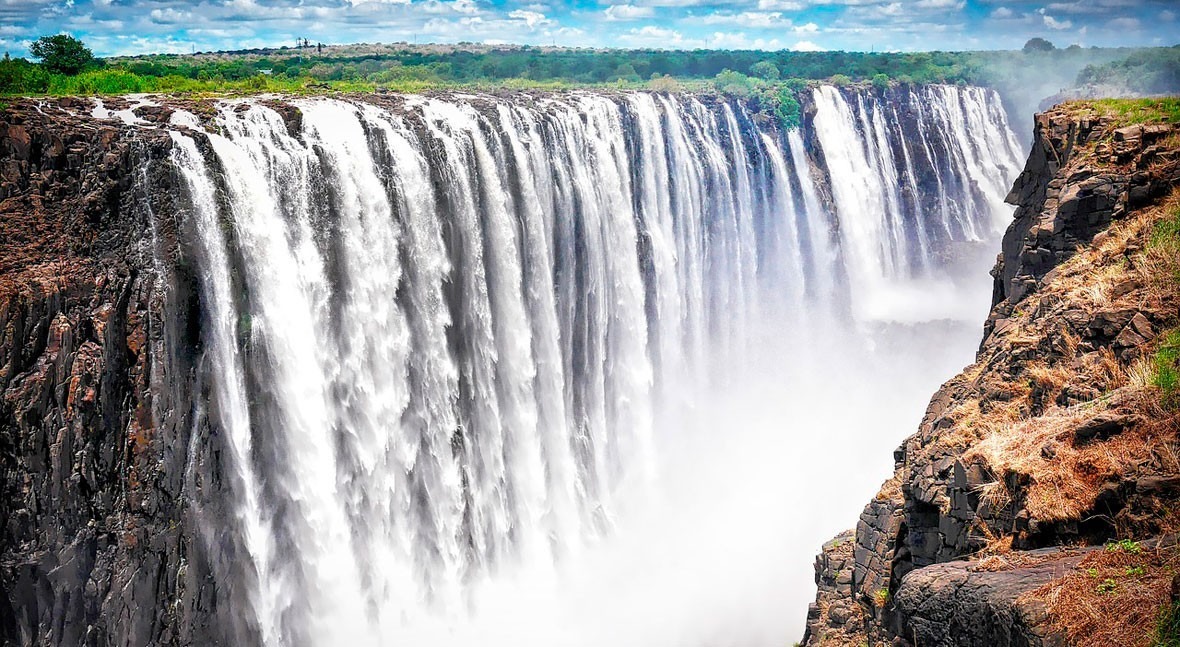 VICTORIA FALLS GUIDED TOUR ZIMBABWE SIDE - Image 1
